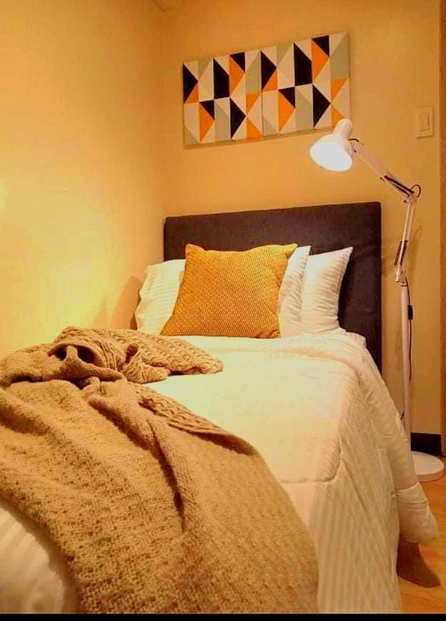 The Lancris Residences, 2 Bedrooms, 1 Bathroom, Living-Room, Kitchen & Pool Is Free Paranaque City Kültér fotó