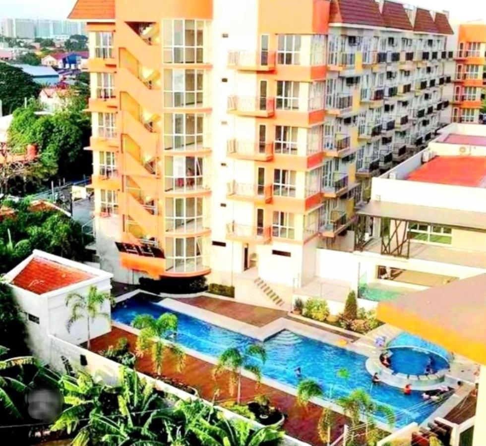 The Lancris Residences, 2 Bedrooms, 1 Bathroom, Living-Room, Kitchen & Pool Is Free Paranaque City Kültér fotó